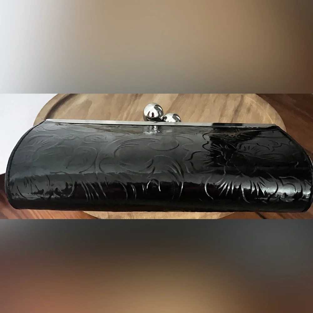 Rare Baekgaard Black Floral Print Patent Leather Kiss Lock Clutch Purse EUC💫